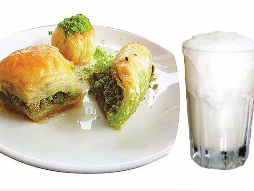 Ein unwahrscheinliches Duo: Ayran und Baklava