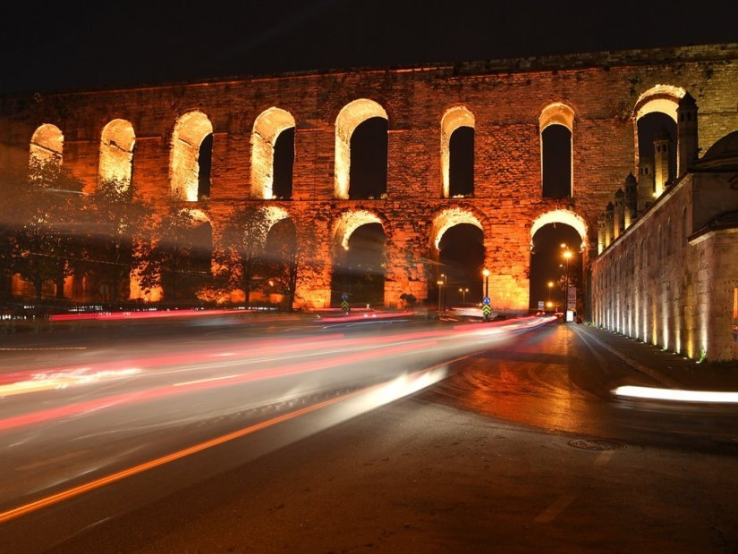 Путеводитель Grand Sirkeci - Акведук Валента.