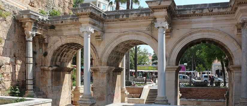 دروازه هادریان