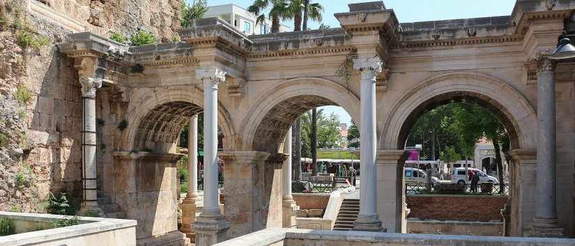 بوابة هادريان